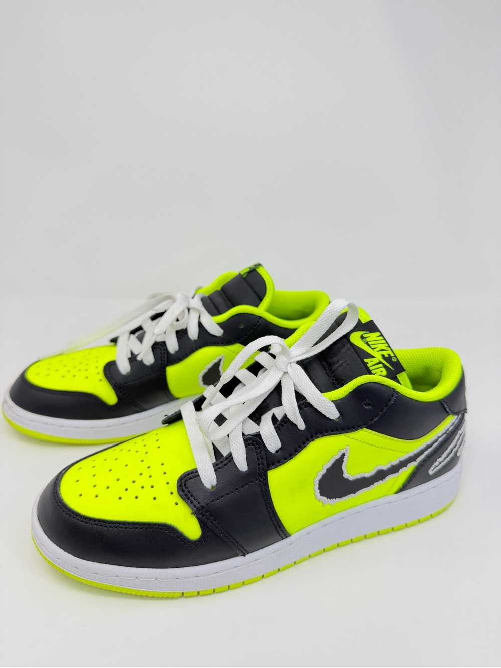 Jordan 1 Low SE Volt Black Size 7
